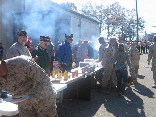 Marines eating